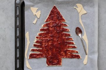 Árbol de Navidad de hojaldre, mermelada y canela: paso 2