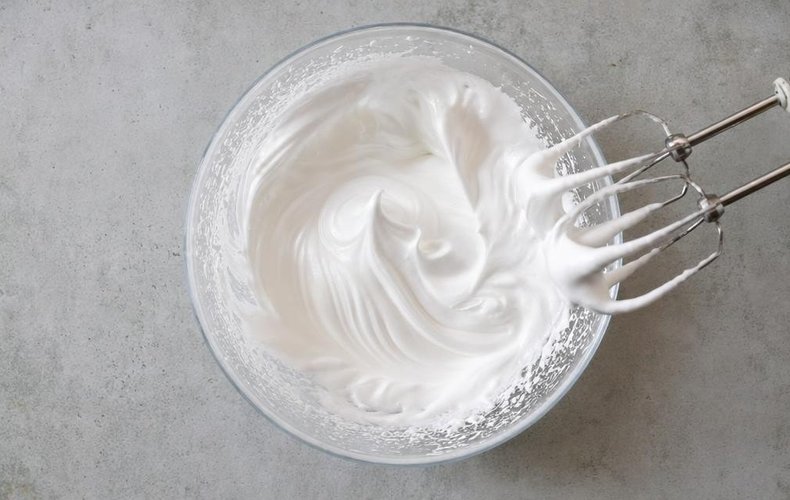 Arbolitos de merengue en palito: paso 1