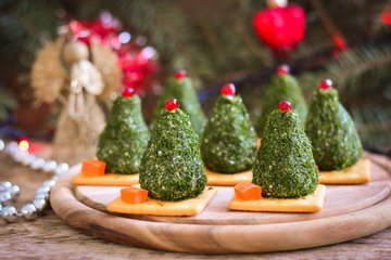 Receta Arbolitos de Navidad de queso y hierbas
