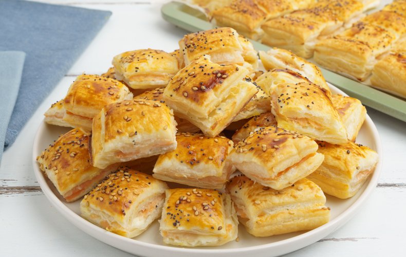 Bocaditos de hojaldre con salmón
