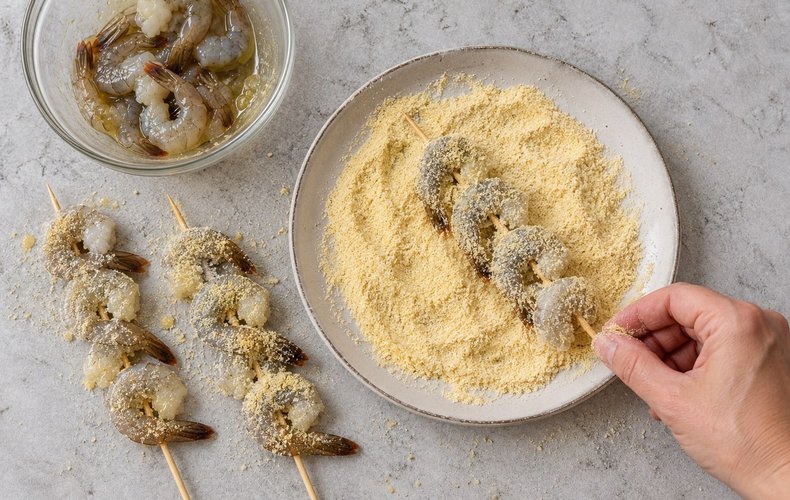 Brochetas de gambas en freidora de aire: paso 3