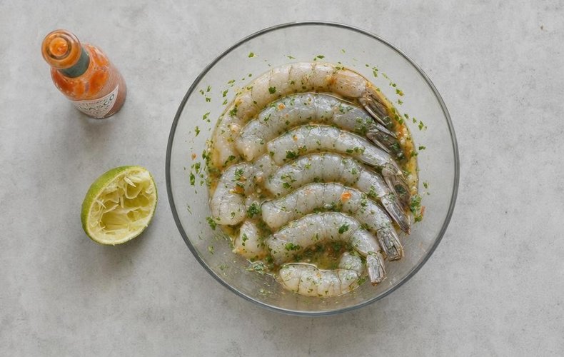 Brochetas de gambas picantes: paso 2
