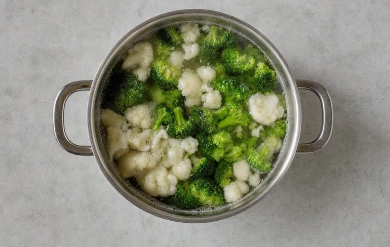 Brócoli y coliflor gratinados: paso 1