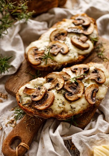 Receta Bruschettas de queso y champiñones
