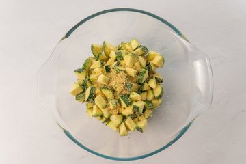 Preparación de los calabacines al horno con pan rallado, paso 3