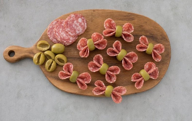 Canapés de salami y aceitunas: paso 4