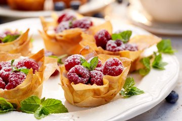 Receta Cestitas de pasta filo con crema de mascarpone y frambuesas