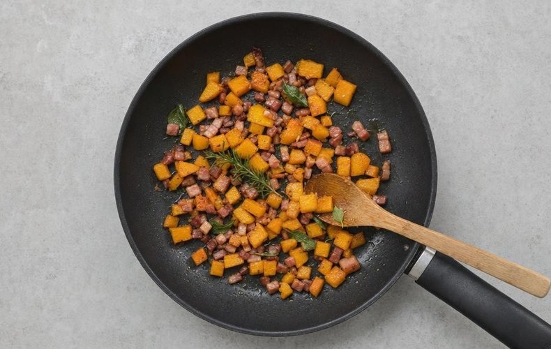 Cestitas de pasta filo con calabaza, speck y taleggio: paso 4