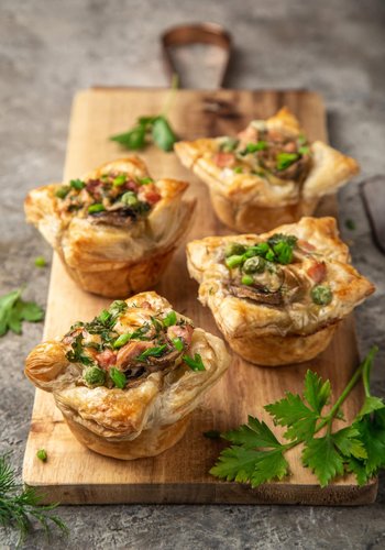 Receta Cestitas de hojaldre con jamón cocido y champiñones