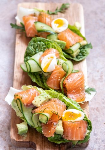 Receta Cestitas de lechuga con gambas y aguacate