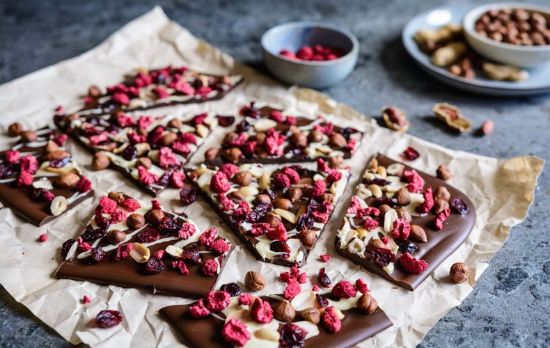 Cortezas de chocolate con frutos secos
