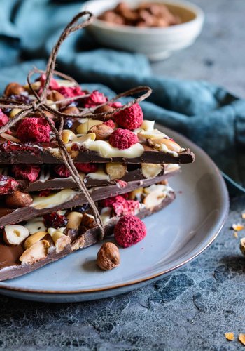 Receta Chocolate bark con frutos secos y frutos rojos