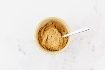 Cinnamon rolls: crema de mantequilla, azúcar y canela