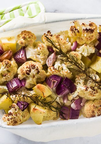 Receta Coliflor, patatas y cebolla roja de Tropea al horno