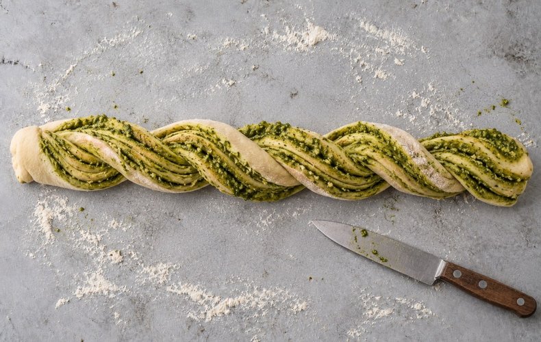 Corona de pan con pesto: paso 6
