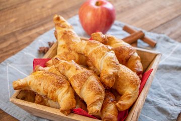 Receta Cruasanes rapidísimos de manzana y canela