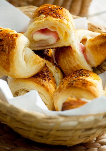 Receta Minicruasanes salados de hojaldre con speck