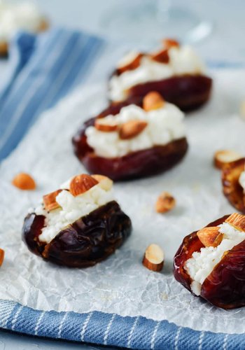 Receta Dátiles rellenos de ricotta y almendras