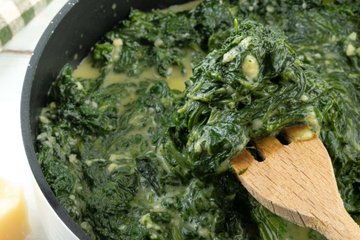Receta Espinacas a la sartén con mantequilla y queso