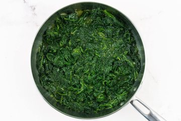 Preparación de las espinacas con mantequilla y queso: foto 8