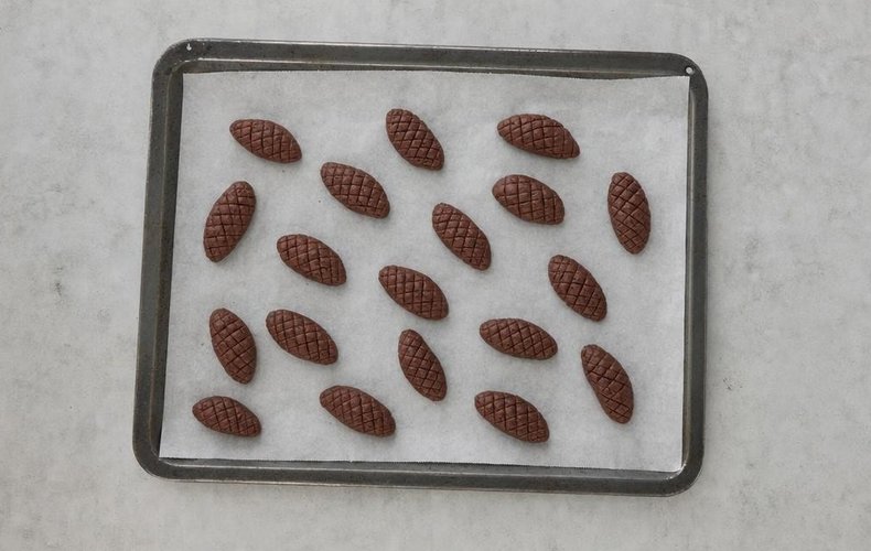 Galletas con forma de piña de pino: paso 7