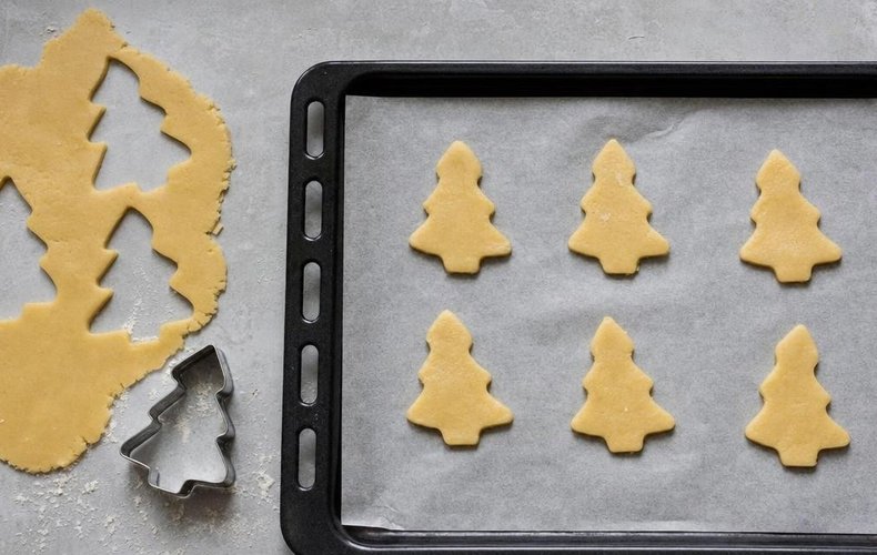 Galletas glaseadas en forma de árbol de Navidad: paso 2