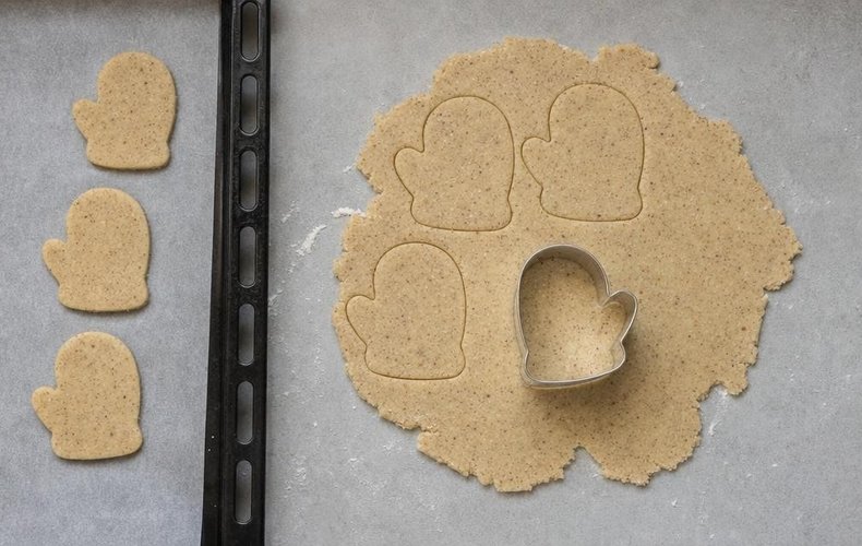 Galletas guantes de Papá Noel: paso 4
