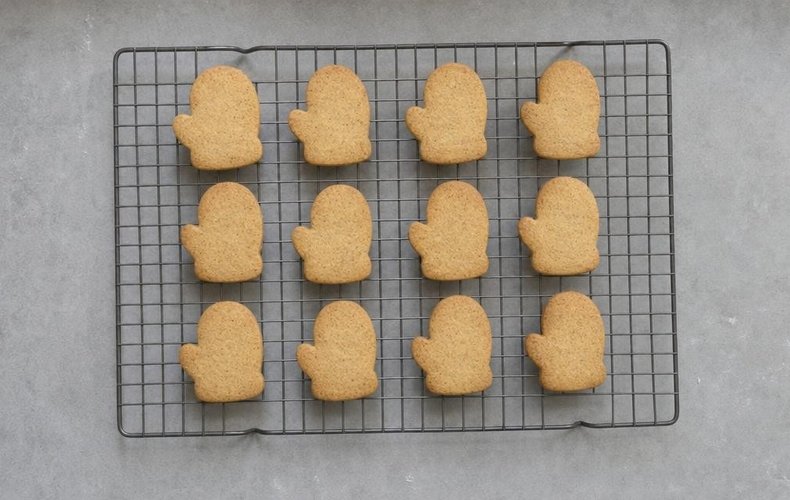 Galletas guantes de Papá Noel: paso 5