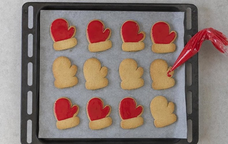 Galletas guantes de Papá Noel: paso 8