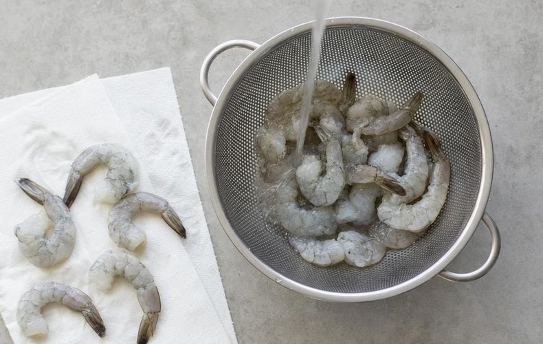 Gambas con ajo y guindilla: paso 1