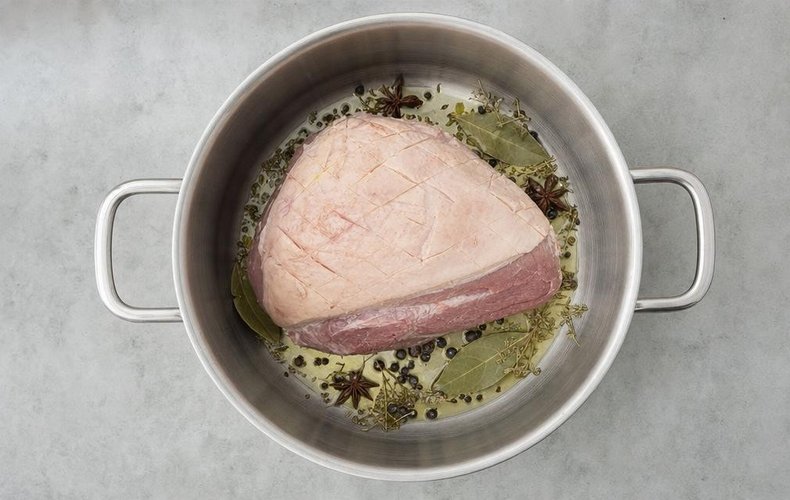 Jamón fresco glaseado con miel: paso 1