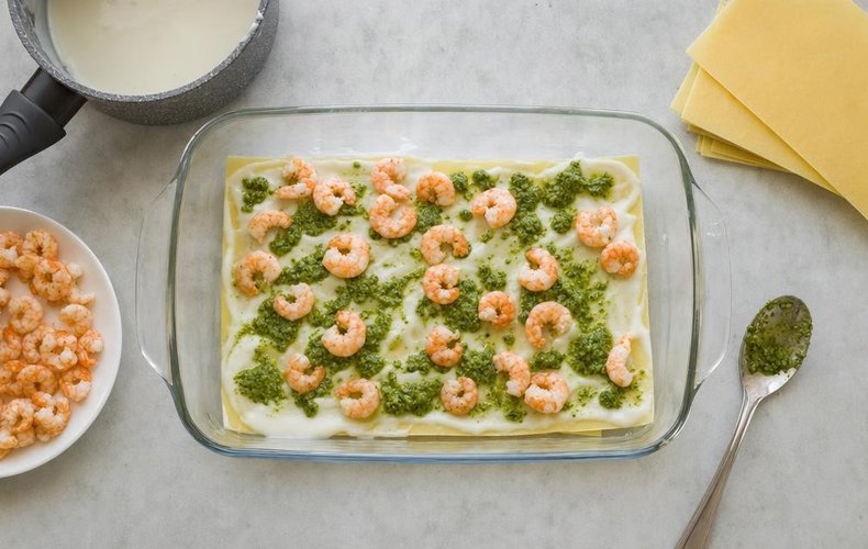 Lasaña con pesto y gambas: paso 4