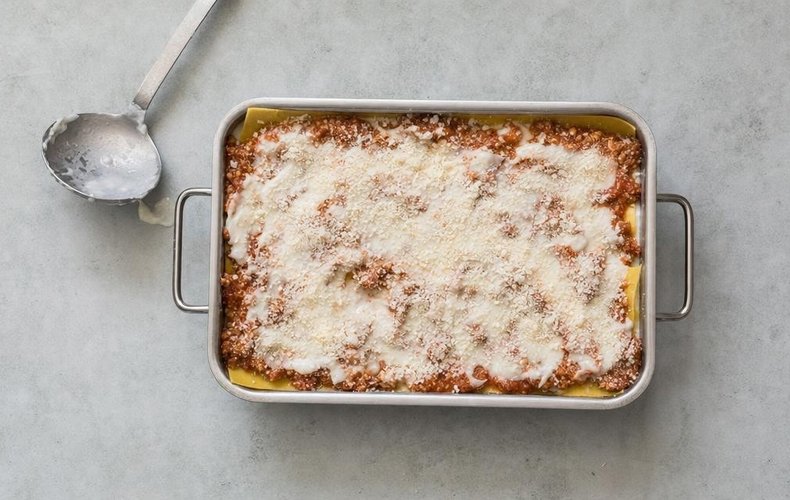 Lasaña con ragú de salchicha: paso 6