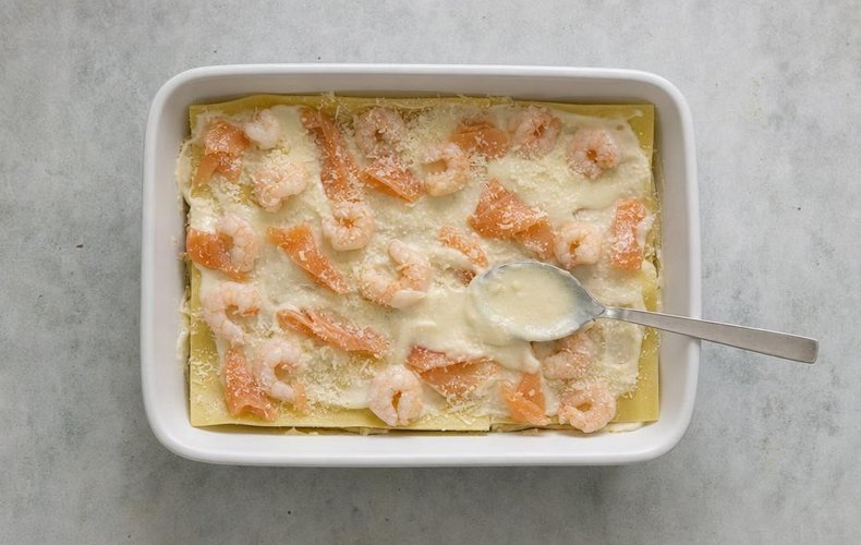 Lasaña de salmón y gambas: paso 8