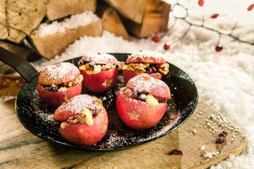 Receta Manzanas asadas rellenas de frutos secos y crema inglesa