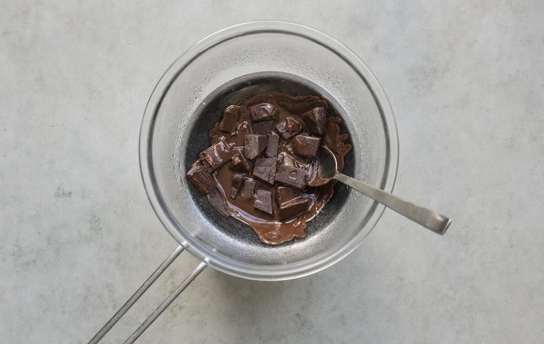 Manzanas con chocolate y caramelo: paso 1