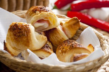 Receta Minicruasanes salados de hojaldre con speck