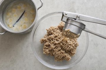 Monte Bianco: puré de castañas hecho con el prensapatatas