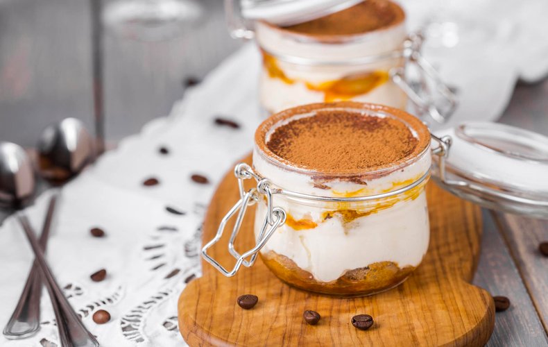 Mousse de café y pandoro, postre de cuchara navideño