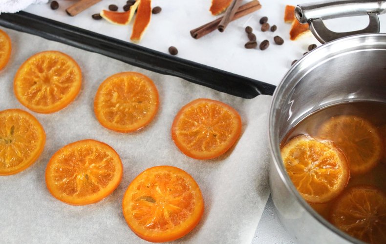 Naranjas confitadas con chocolate: rodajas en el almíbar