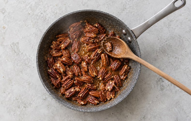 Nueces pecanas caramelizadas: paso 2