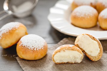 Receta Nuvole di Napoli (bollos napolitanos rellenos de crema)
