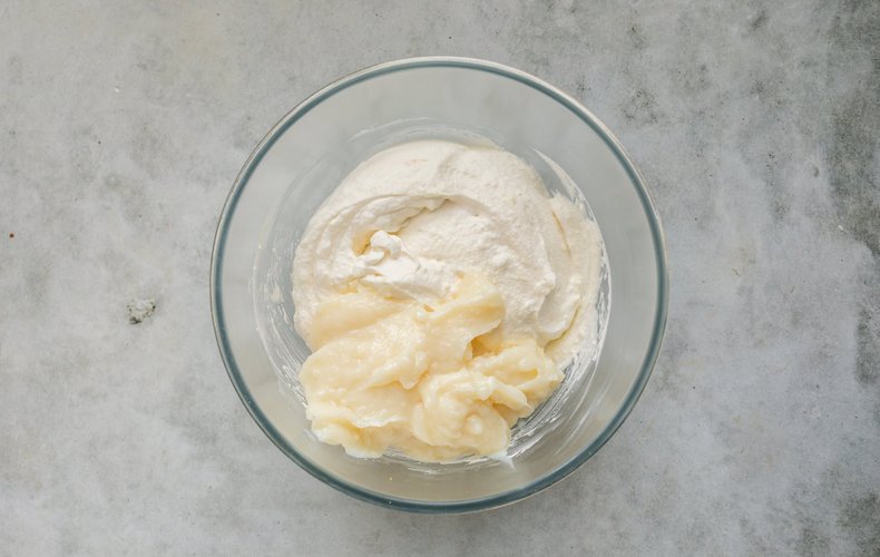 Nuvole di Napoli: crema de relleno en la manga pastelera