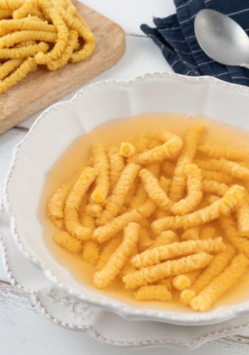 Receta Passatelli in brodo (pasta de pan y parmesano en caldo): la receta original