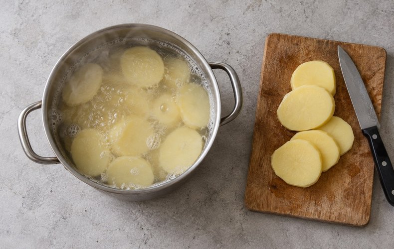 Patatas cremosas con queso: paso 1
