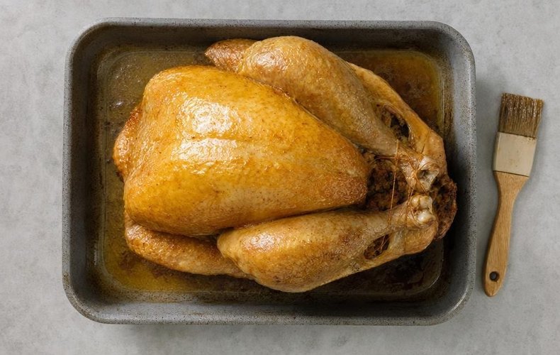 Pavo de Navidad: pavo en la fuente, listo para el horno