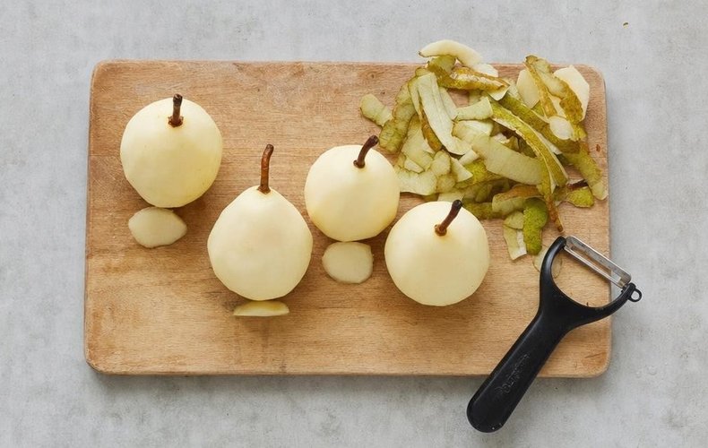 Peras cocidas con salsa de caramelo y café: paso 2