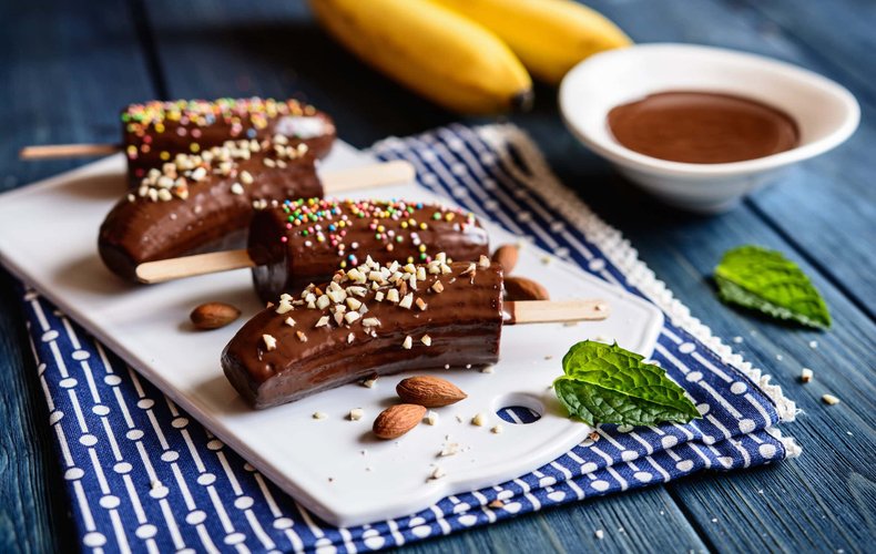 Receta de plátanos con chocolate y almendras