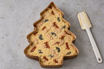 Árbol de Navidad salado con atún, tomates secos y aceitunas: paso 4