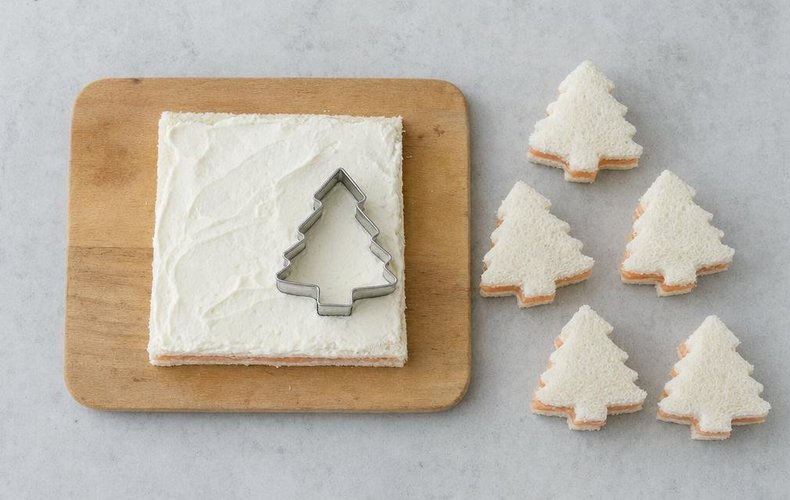 Arbolitos de Navidad de sándwich con salmón y pistacho: paso 4